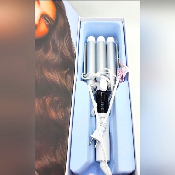Luxe+Willow Ripple Effect Triple Barrel Waver With Temperature Control - Picture 3 of 4